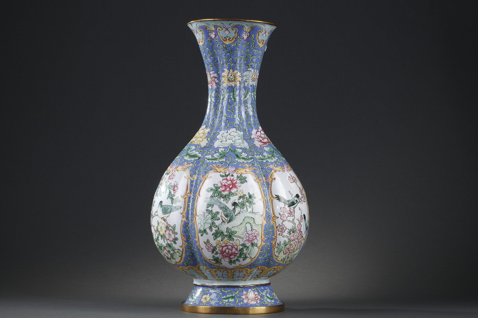 Vase Canton polychrome enamel